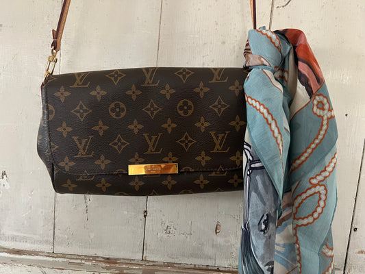 XO Art & Company scarves Shorties